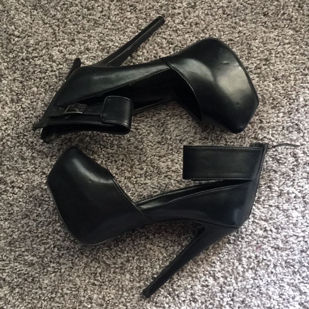 Shoes - Picture 4 of 12
